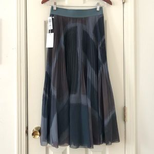 NWT Aritzia Wilfred Twirl pleated midi skirt green/blue/burgundy print S